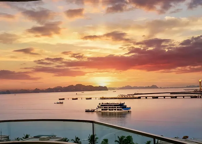 Luxury Ocean View - The Sapphire Ha Long, & 2br *